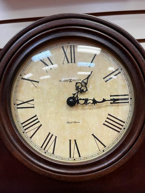 Hampton mantle clock with ivory dial