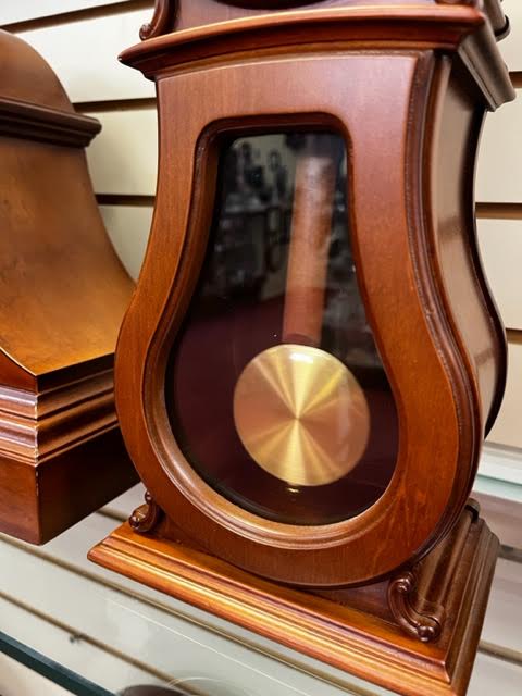 "Arendal" mantle clock with pendulum
