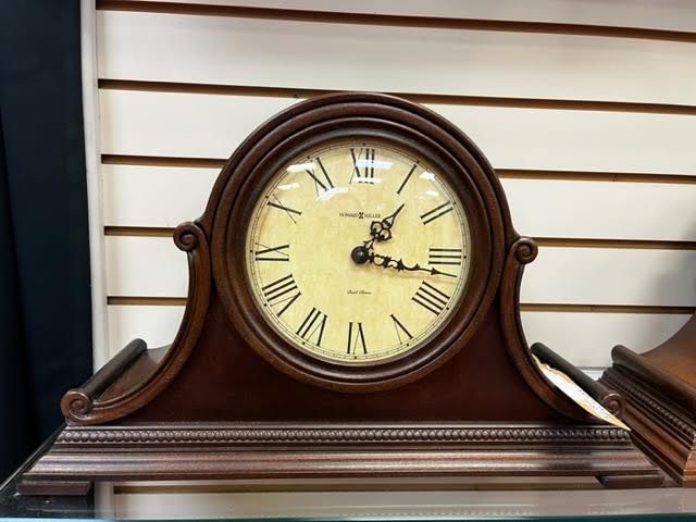 Hampton mantle clock with ivory dial