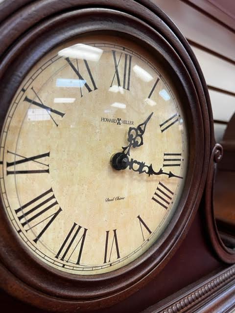 Hampton mantle clock with ivory dial
