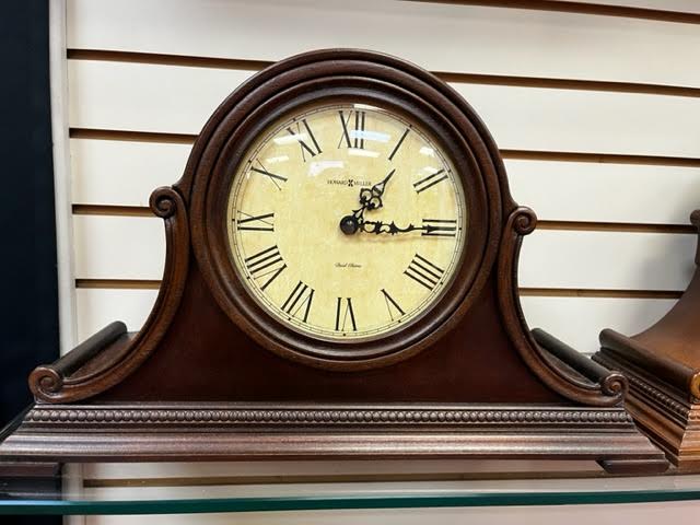 Hampton mantle clock with ivory dial