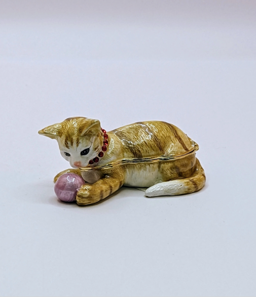 Cat With Yarn Ring Box