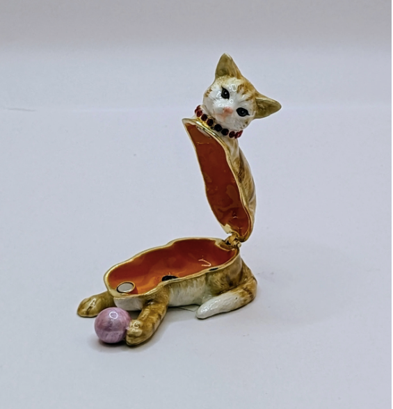 Cat With Yarn Ring Box