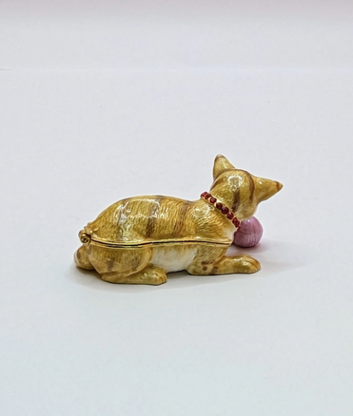Cat With Yarn Ring Box