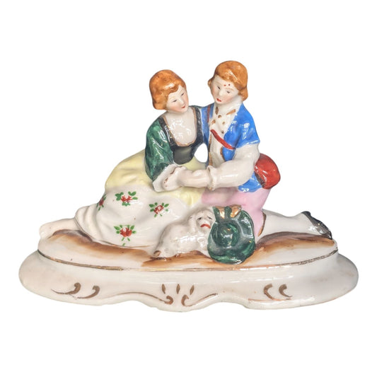 "COLONIAL" COUPLE