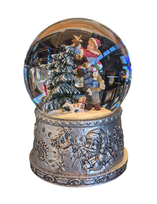 KIDS & A STAR SNOW GLOBE